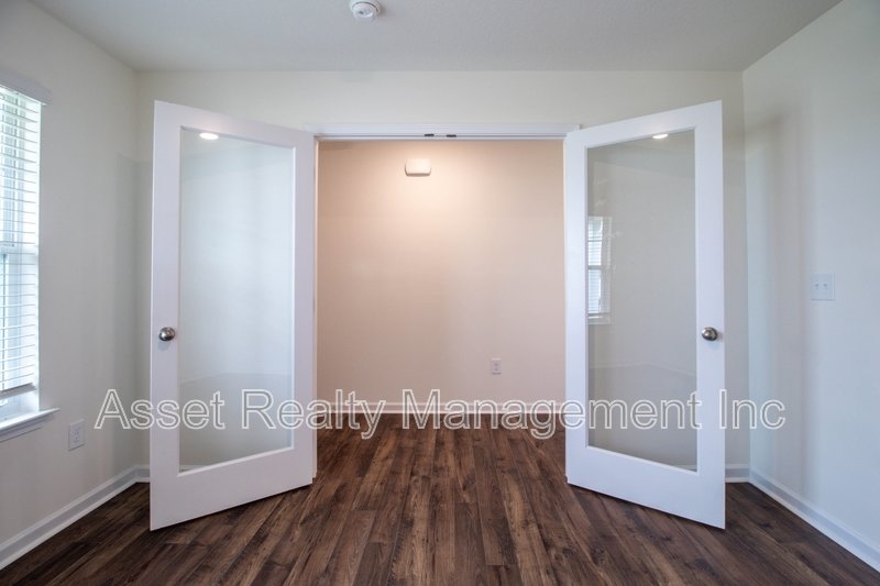 2076 Southwood Circle property image