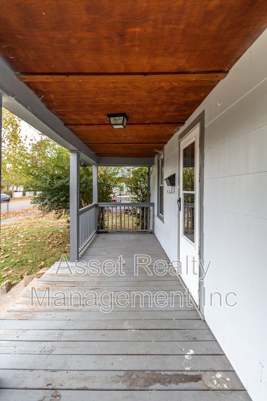 321 East Springdale Avenue property image