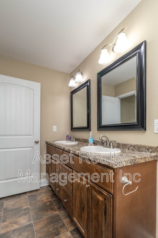 839 Wells Road property image