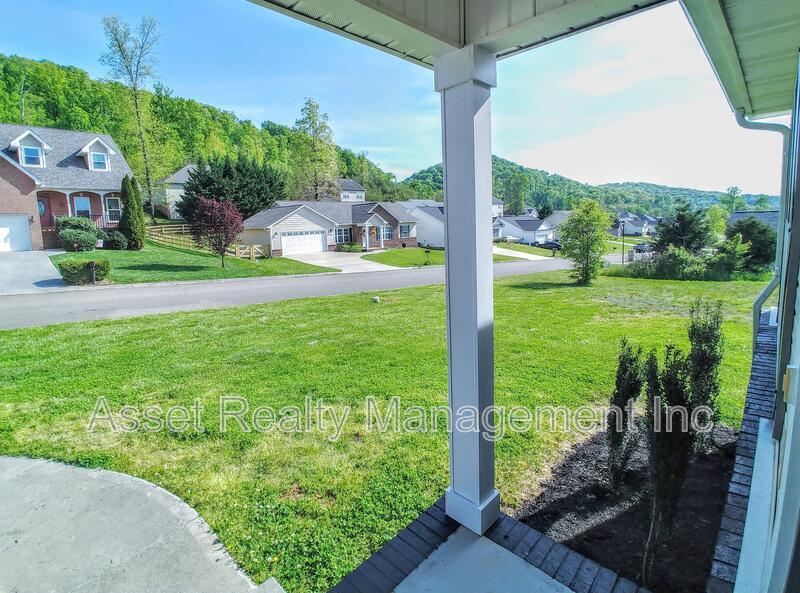 3905 Hillside Terrace Lane property image