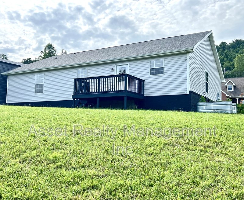 3905 Hillside Terrace Lane property image