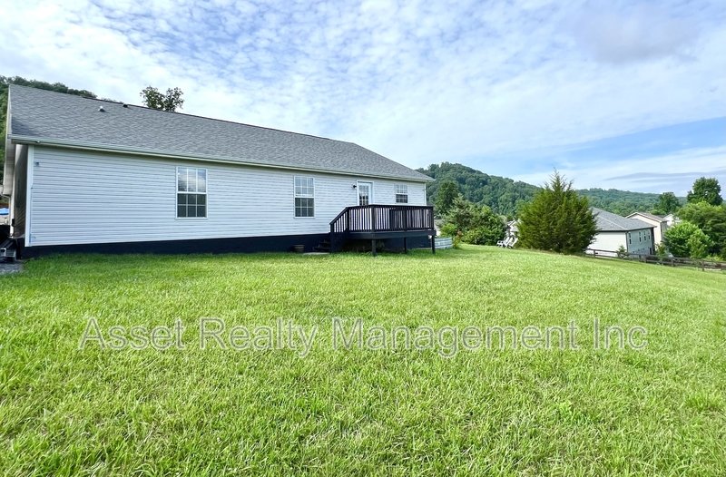 3905 Hillside Terrace Lane property image