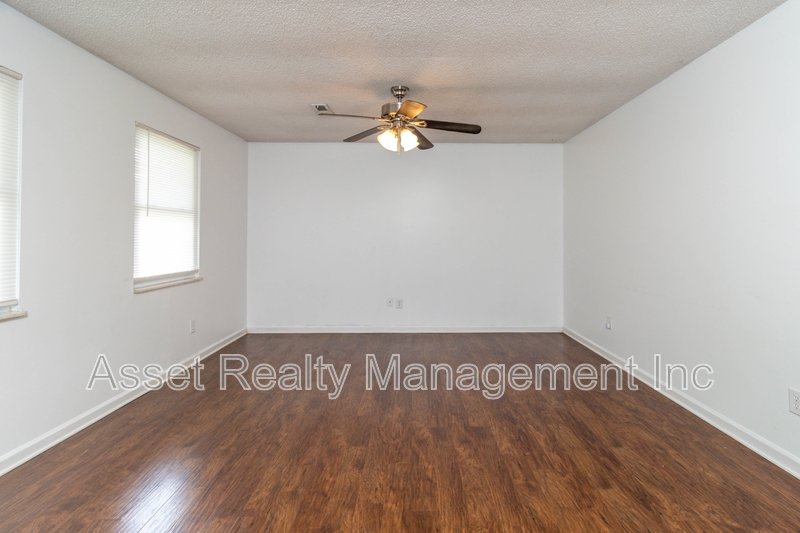 2821 Vicksburg Lane property image