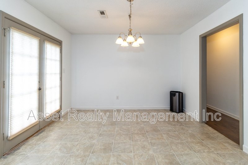 2821 Vicksburg Lane property image