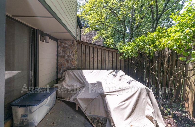 1960 Cherokee Bluff Drive property image