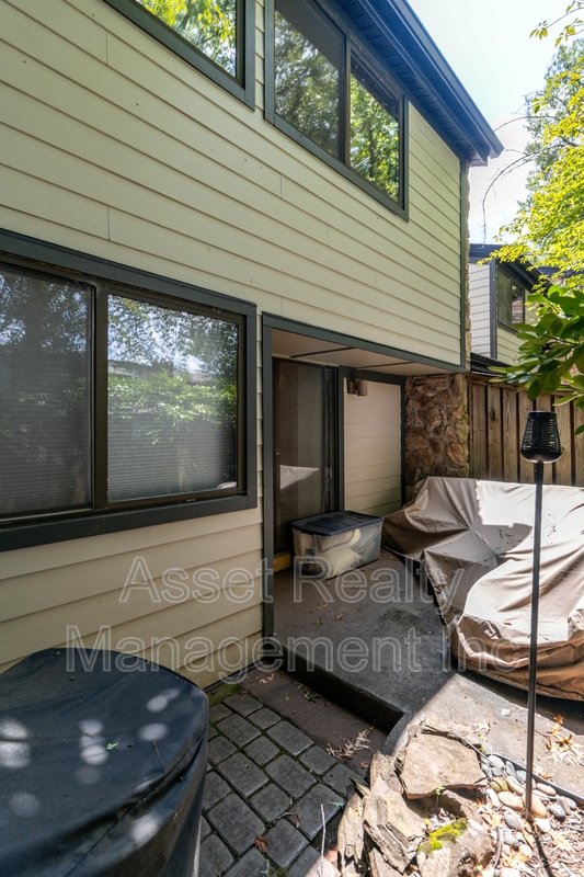 1960 Cherokee Bluff Drive property image