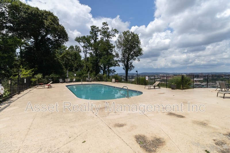 1960 Cherokee Bluff Drive property image