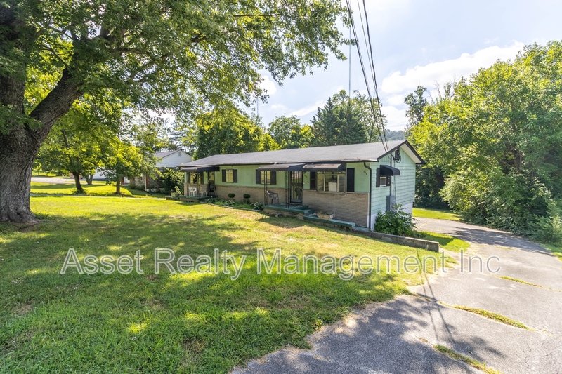 706 Dutch Valley Drive Northeast - 1 property image