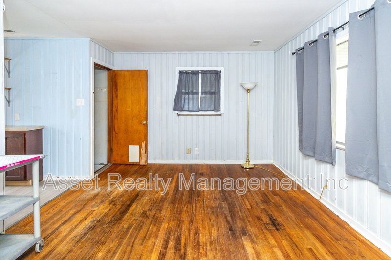 706 Dutch Valley Drive Northeast - 1 property image