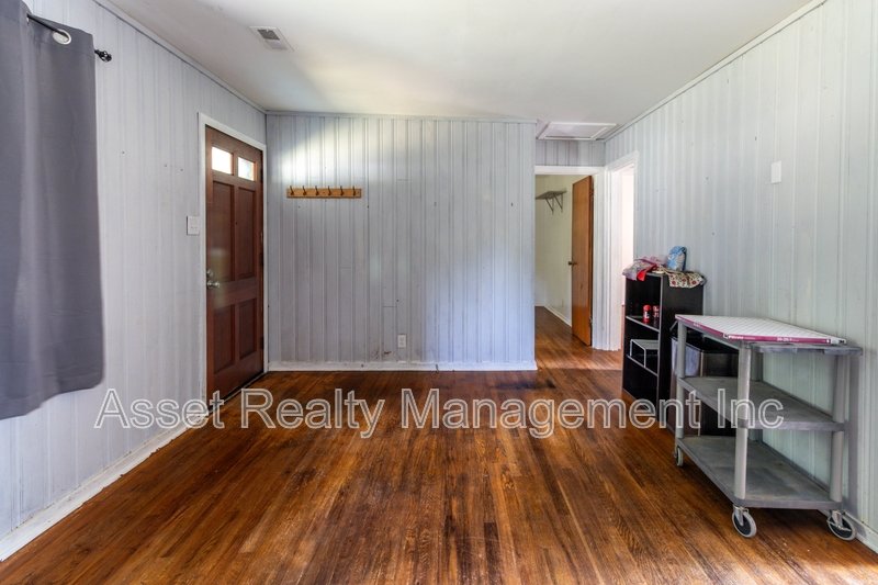 706 Dutch Valley Drive Northeast - 1 property image