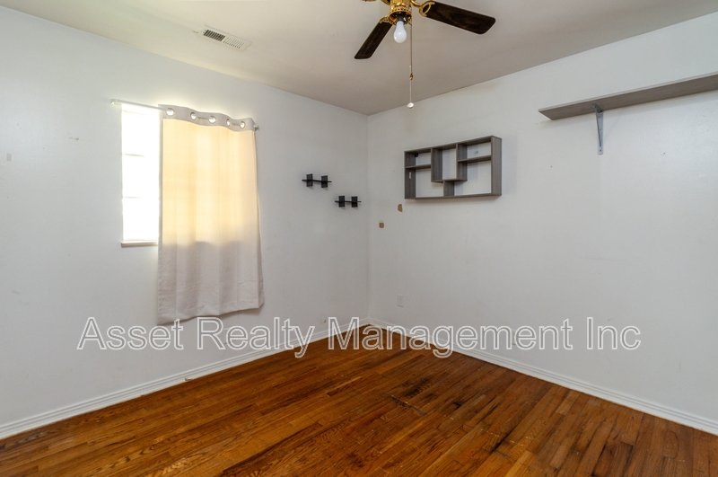 706 Dutch Valley Drive Northeast - 1 property image