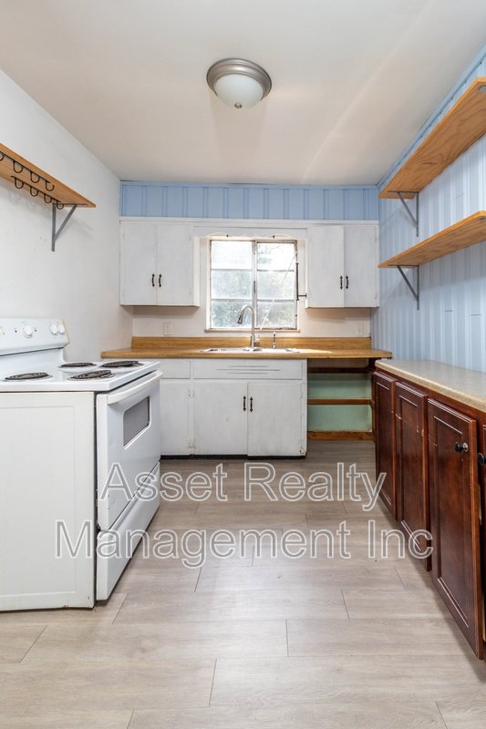 706 Dutch Valley Drive Northeast - 1 property image