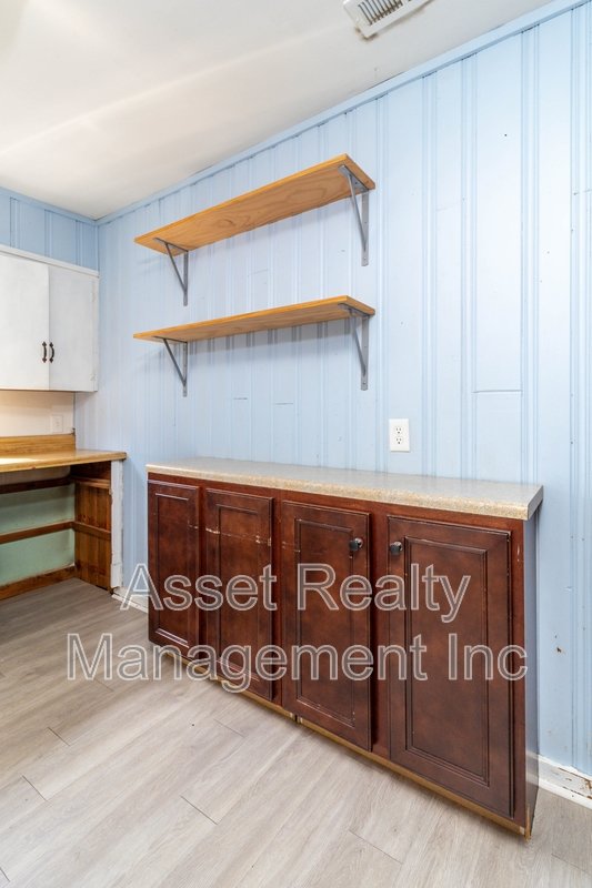 706 Dutch Valley Drive Northeast - 1 property image