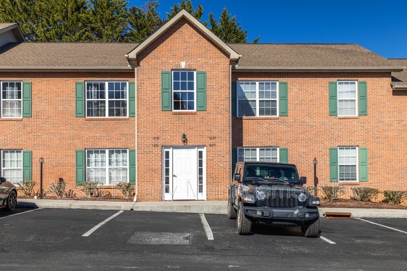 1667 Maple View Way property image