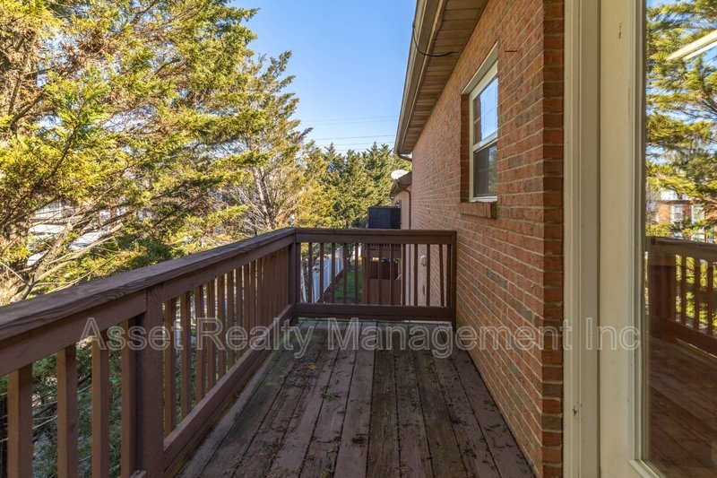 1667 Maple View Way property image