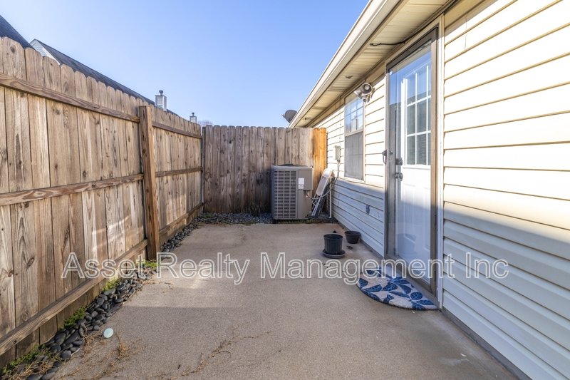 928 Chip Cove Lane - 1 property image