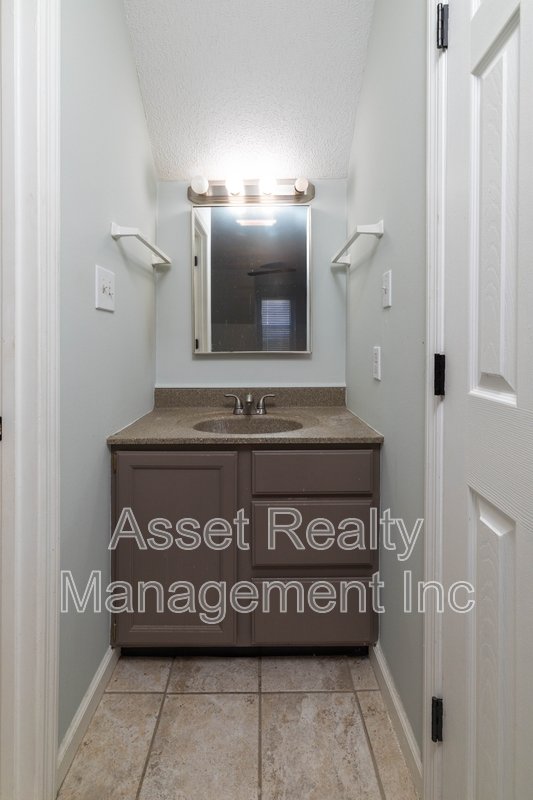 928 Chip Cove Lane - 1 property image