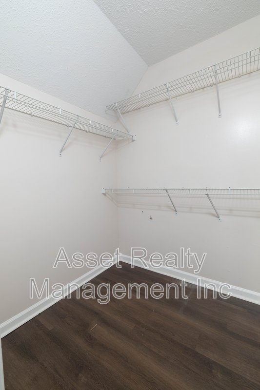 928 Chip Cove Lane - 1 property image