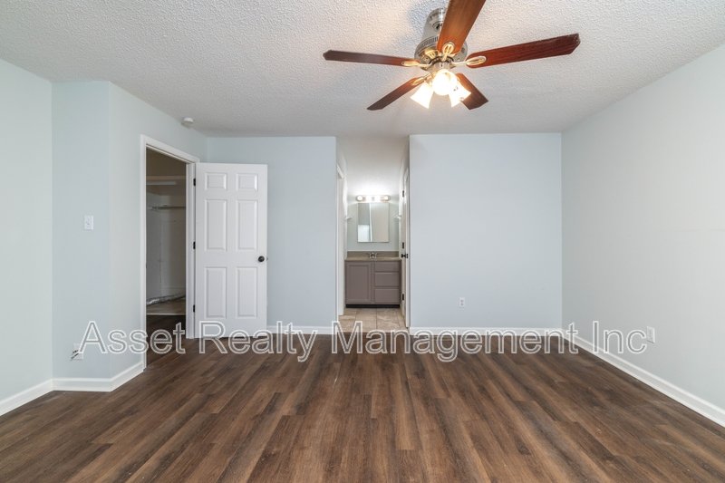 928 Chip Cove Lane - 1 property image