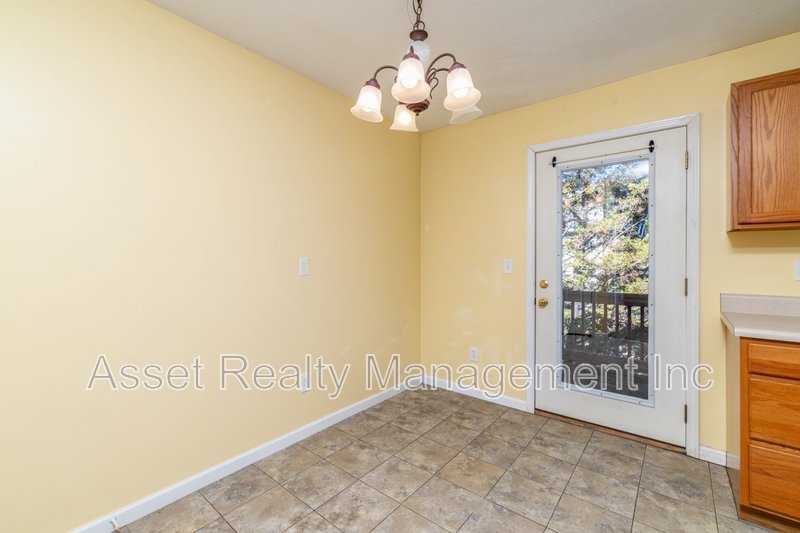 1667 Maple View Way property image