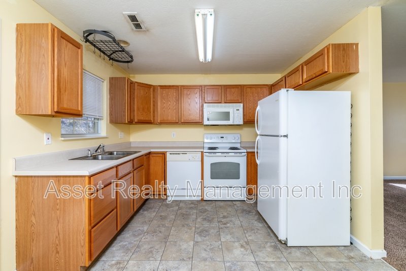 1667 Maple View Way property image