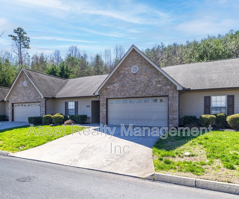 5104 Cates Bend Way - 1 property image