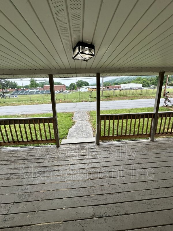 500 West Strang Street property image