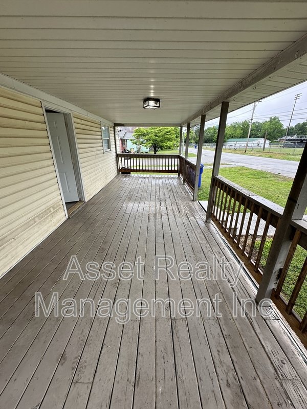 500 West Strang Street property image