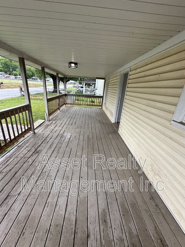 500 West Strang Street property image