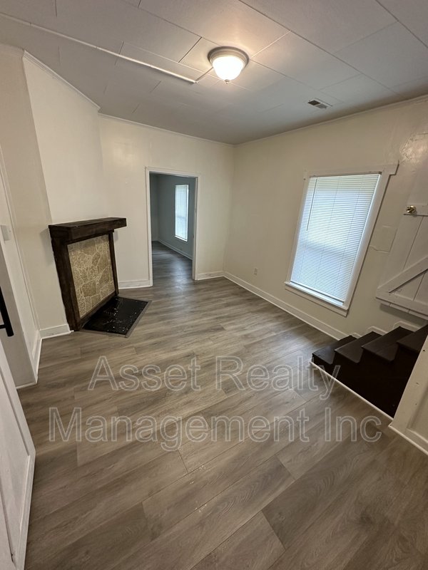 500 West Strang Street property image