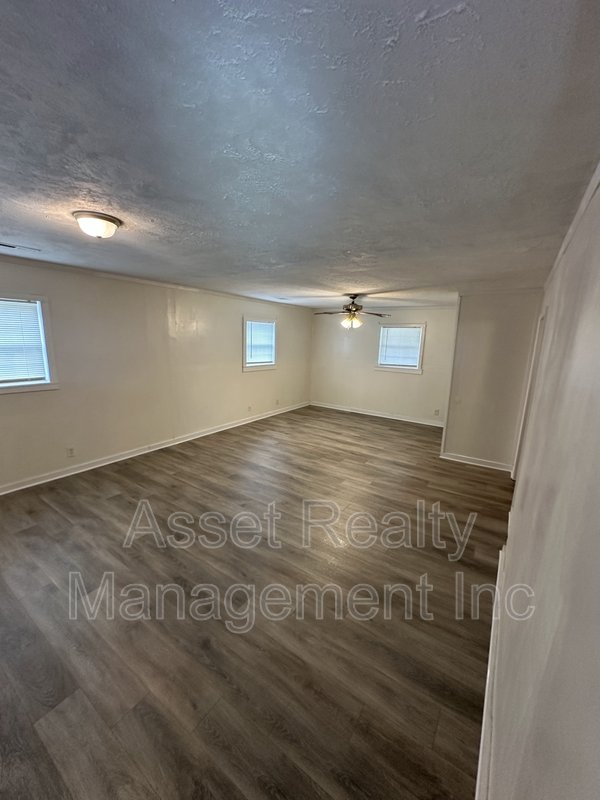 500 West Strang Street property image