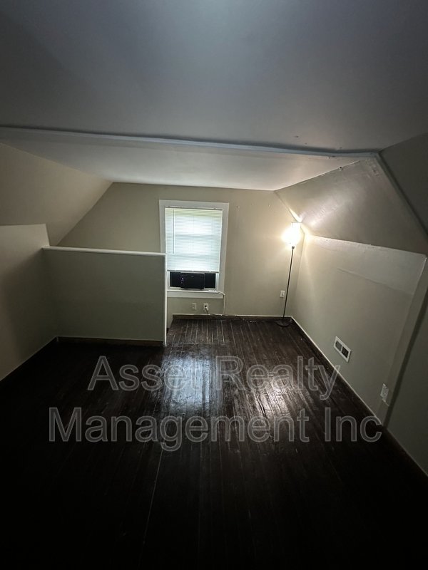 500 West Strang Street property image