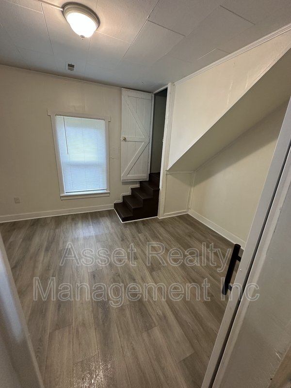 500 West Strang Street property image