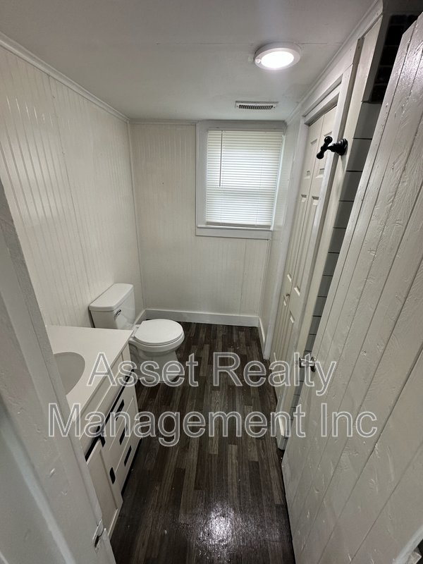 500 West Strang Street property image