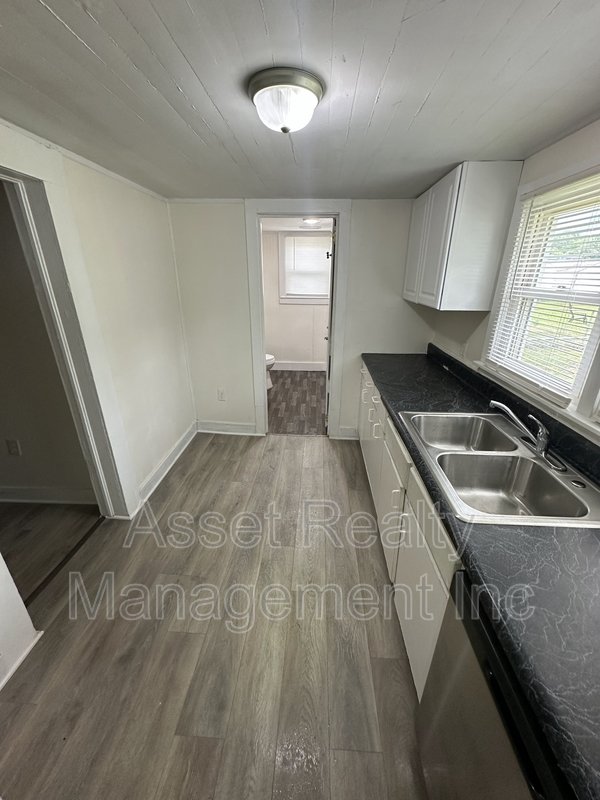 500 West Strang Street property image