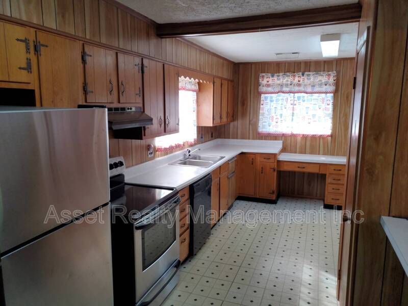 102 Eastwood Dr - 1 property image