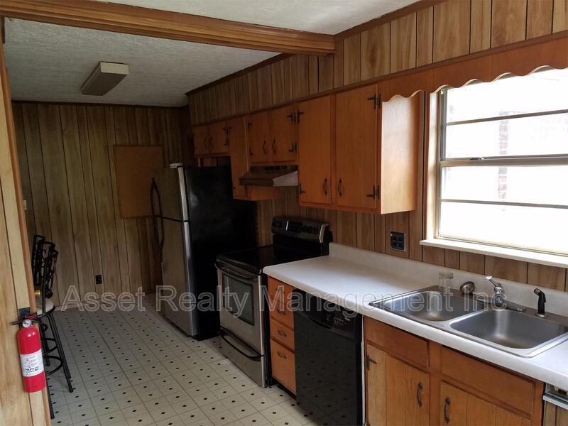 102 Eastwood Dr - 1 property image