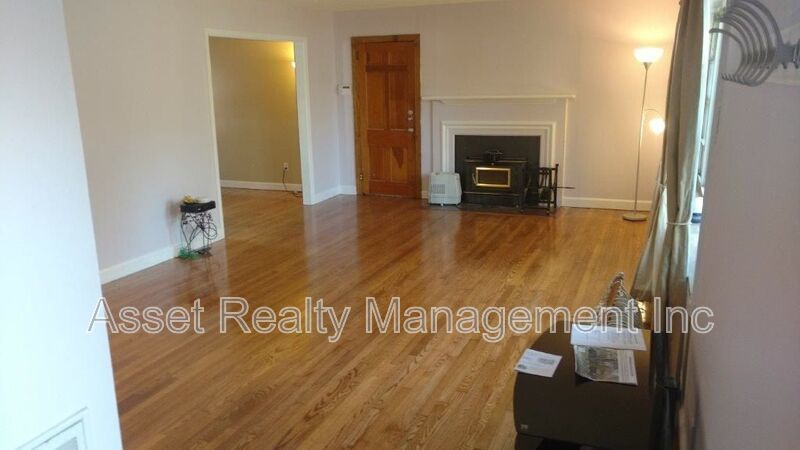 102 Eastwood Dr - 1 property image