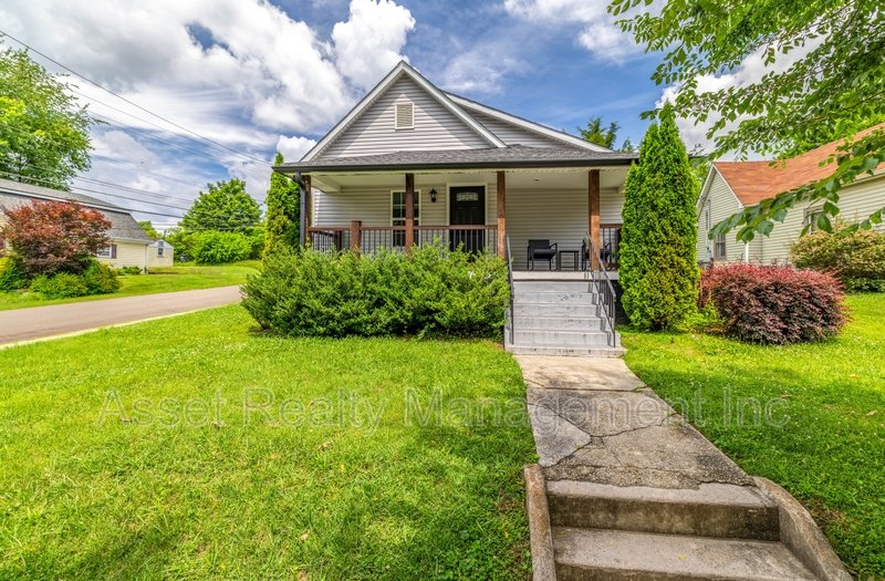 301 East Quincy Avenue property image