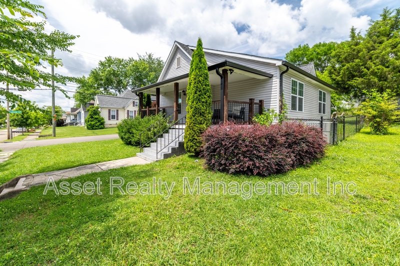 301 East Quincy Avenue property image