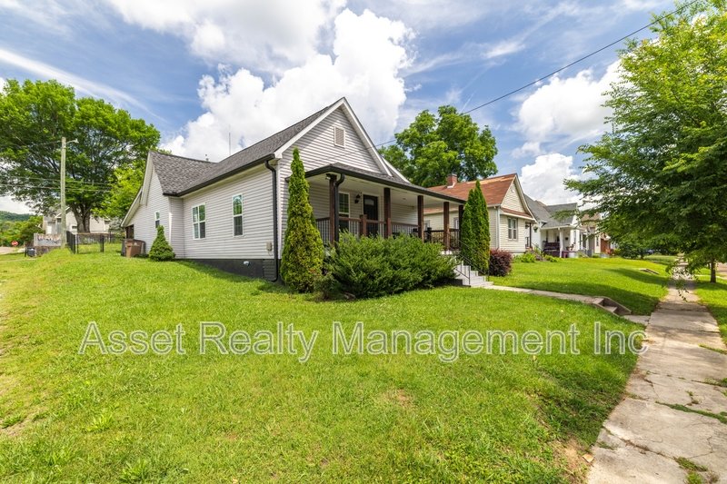 301 East Quincy Avenue property image