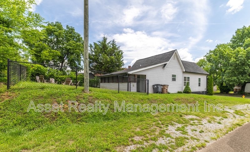 301 East Quincy Avenue property image