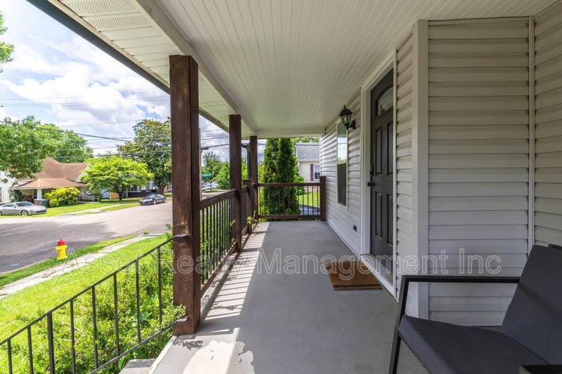 301 East Quincy Avenue property image