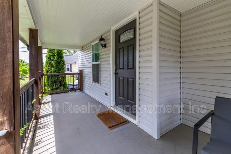 301 East Quincy Avenue property image