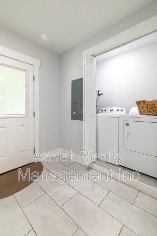 301 East Quincy Avenue property image