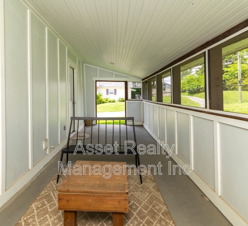 301 East Quincy Avenue property image