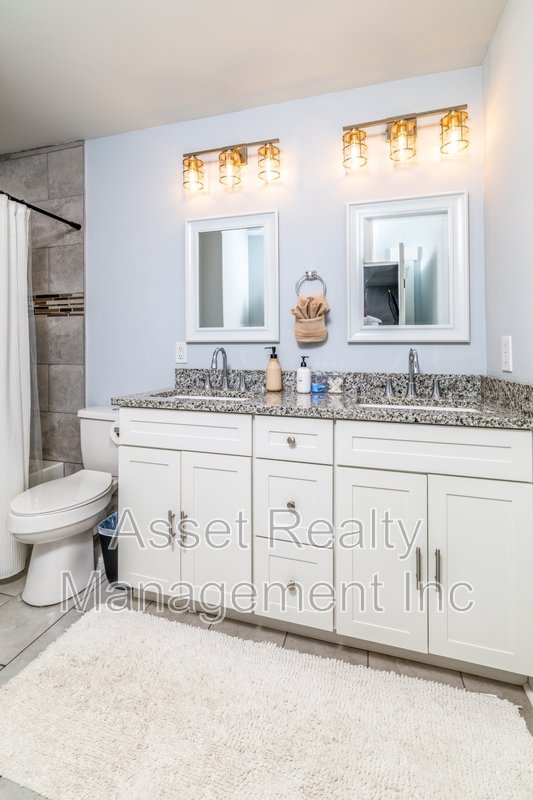 301 East Quincy Avenue property image