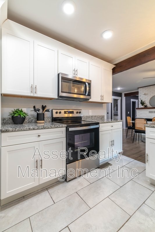 301 East Quincy Avenue property image