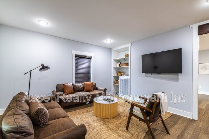 301 East Quincy Avenue property image