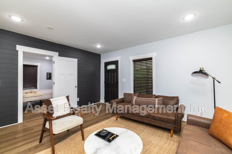 301 East Quincy Avenue property image